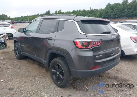 2019 Jeep Compass Latitude 4X4 z USA, uszkodzony, nr VIN 3C4NJDBB9KT714160